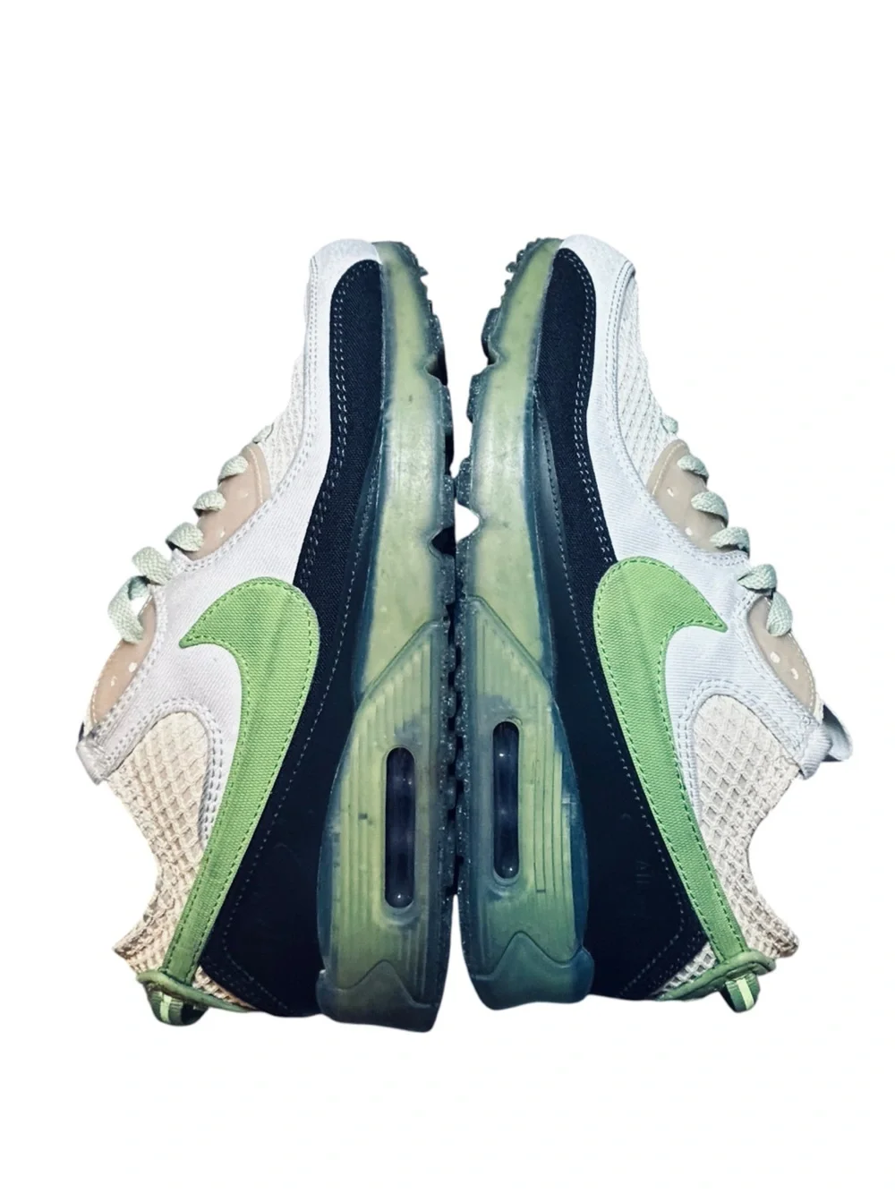 Nike White & Pale Green Sneakers size 9 1/2
